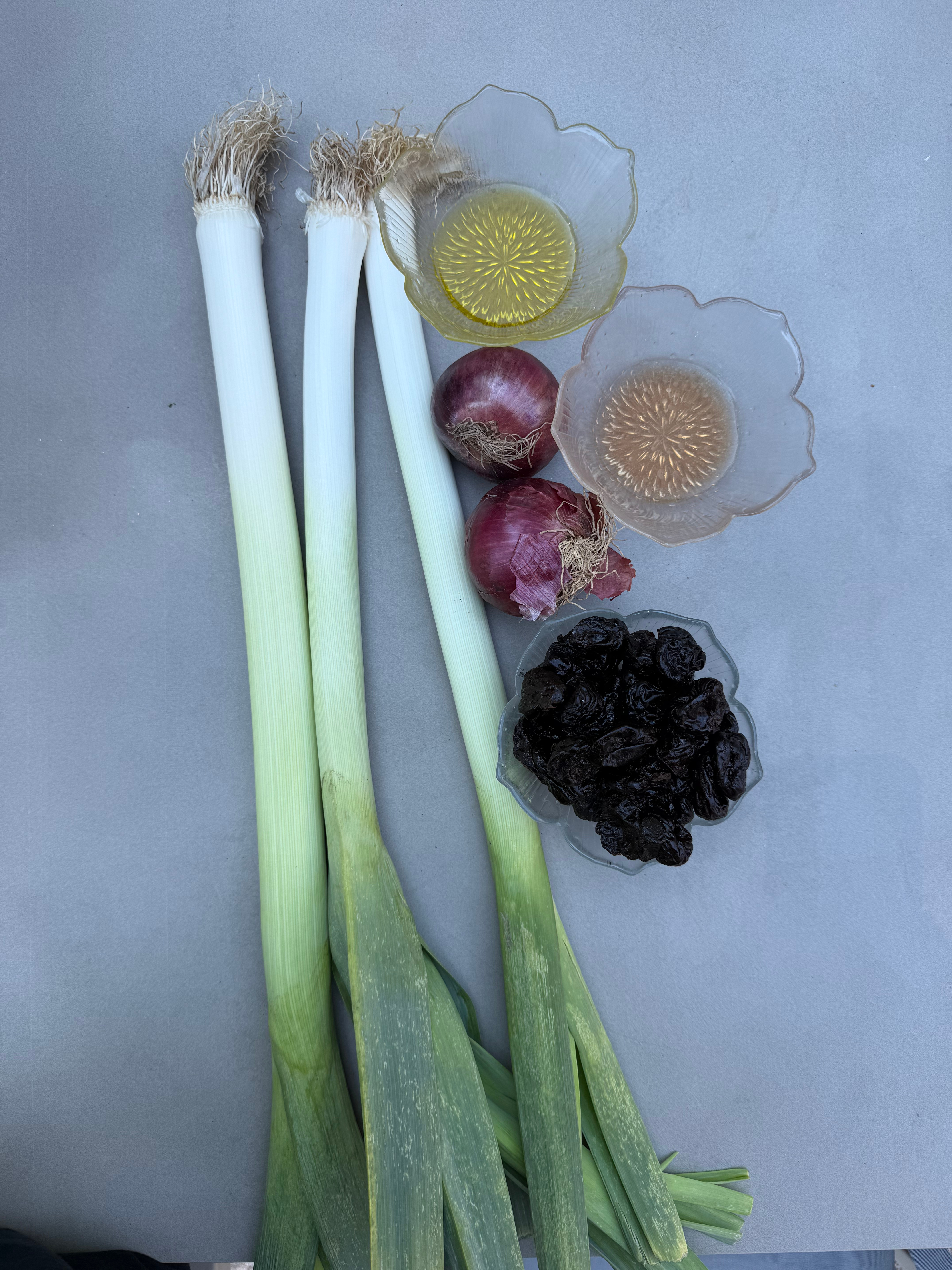 ingredients for dish leeks with prunes